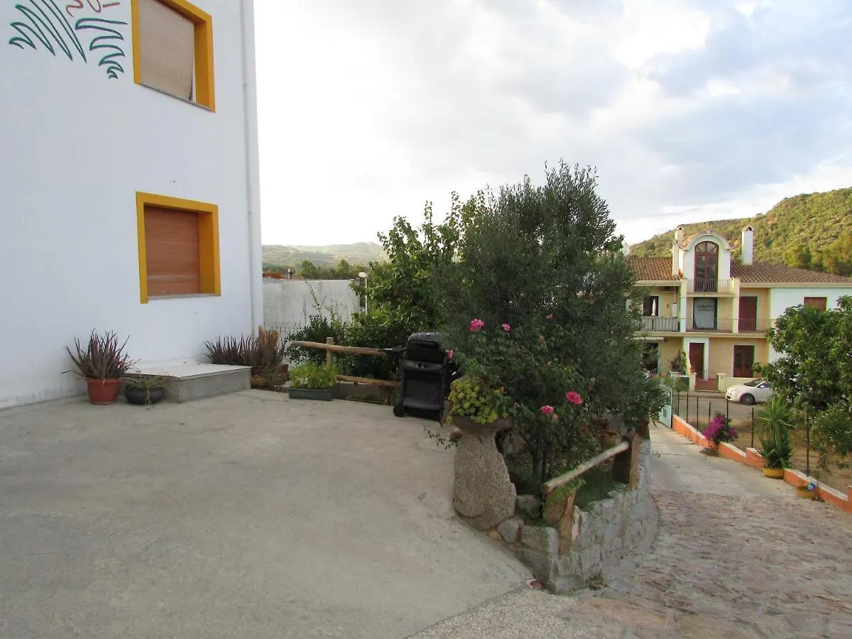 アパート Guest House Safigumoru 5 Minuti In Spiaggia バリ・サルド