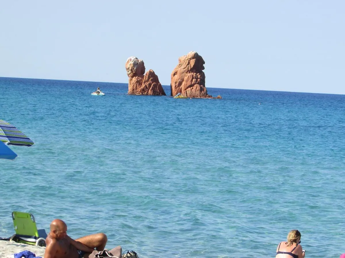 Guest House Safigumoru 5 Minuti In Spiaggia バリ・サルド